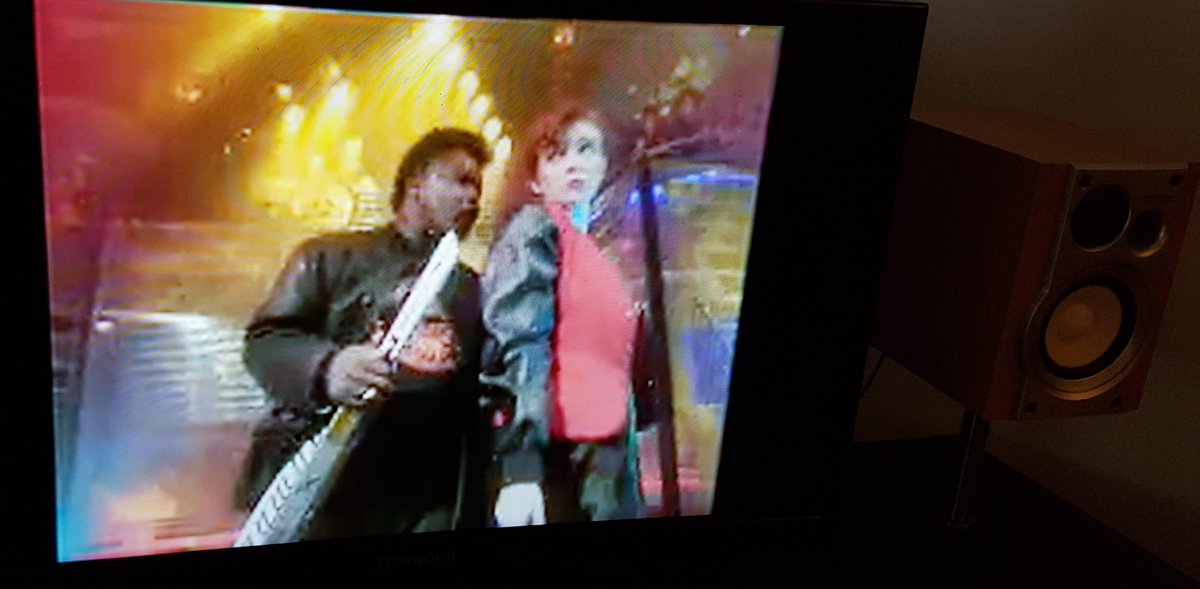 100Nows's tweet image. Gotta love Friday nights on #BBC4 
Top of the Pops 1989! #totp1989
#DMob and the ridiculously underrated @CathyDennis 
Like it? No, Love it!
#TOTP