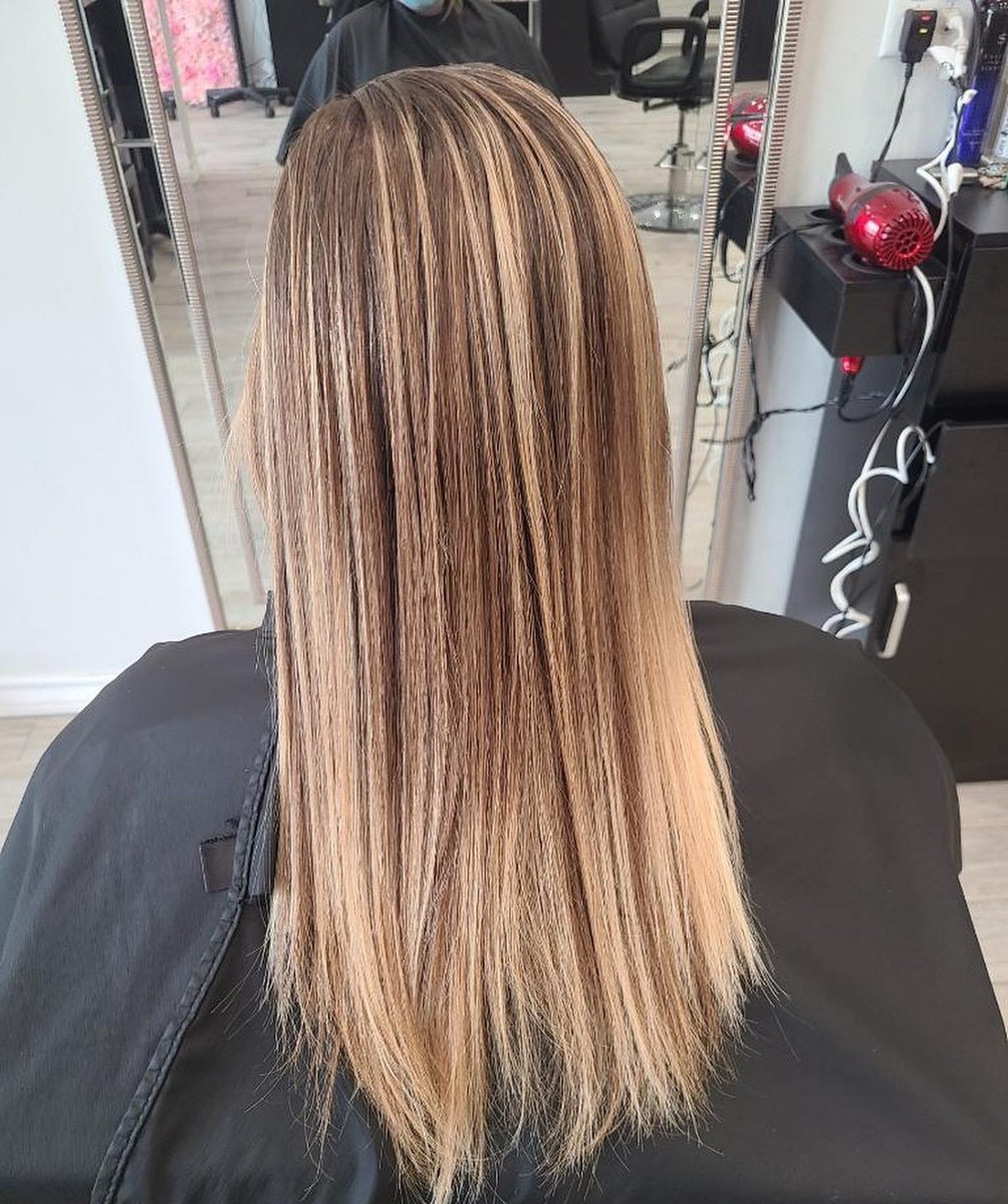 shoplocalcc's tweet image. From hilites to a Balayage look 
Color melt and toner by @hairby_jaytafolla ⁣
.⁣
.⁣
#redken #shadeseq #blondeme #blondelife #olaplex #framar #framarbrushes #rdapromart #armstrongmcall #licensedto #cosmoprof 

📷 @beautyavenuecc
#shoplocalcc