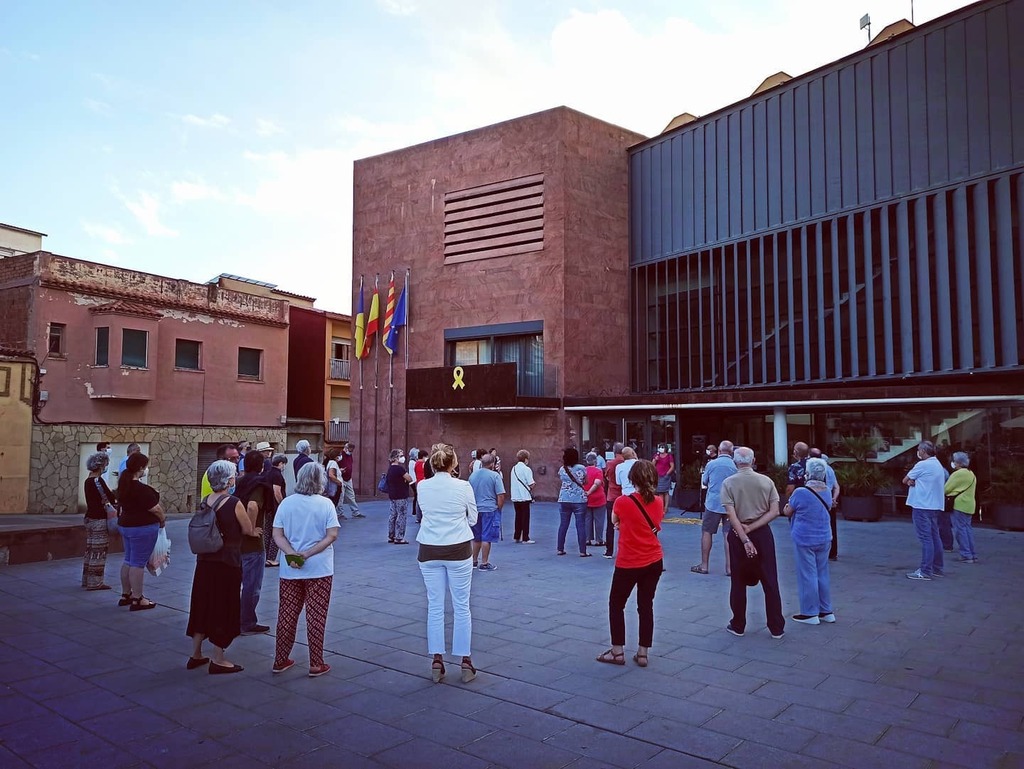 112a concentració setmanal <a href="/ANCGelida/">ANC Gelida</a> escoltant l'#audio de 'La Portada' de Mònica Terribas al <a href="/maticatradio/">El matí de Catalunya Ràdio</a> #LlibertatPresosPolítics #Gelida #Penedès instagr.am/p/CCMRZ6rJuLh/