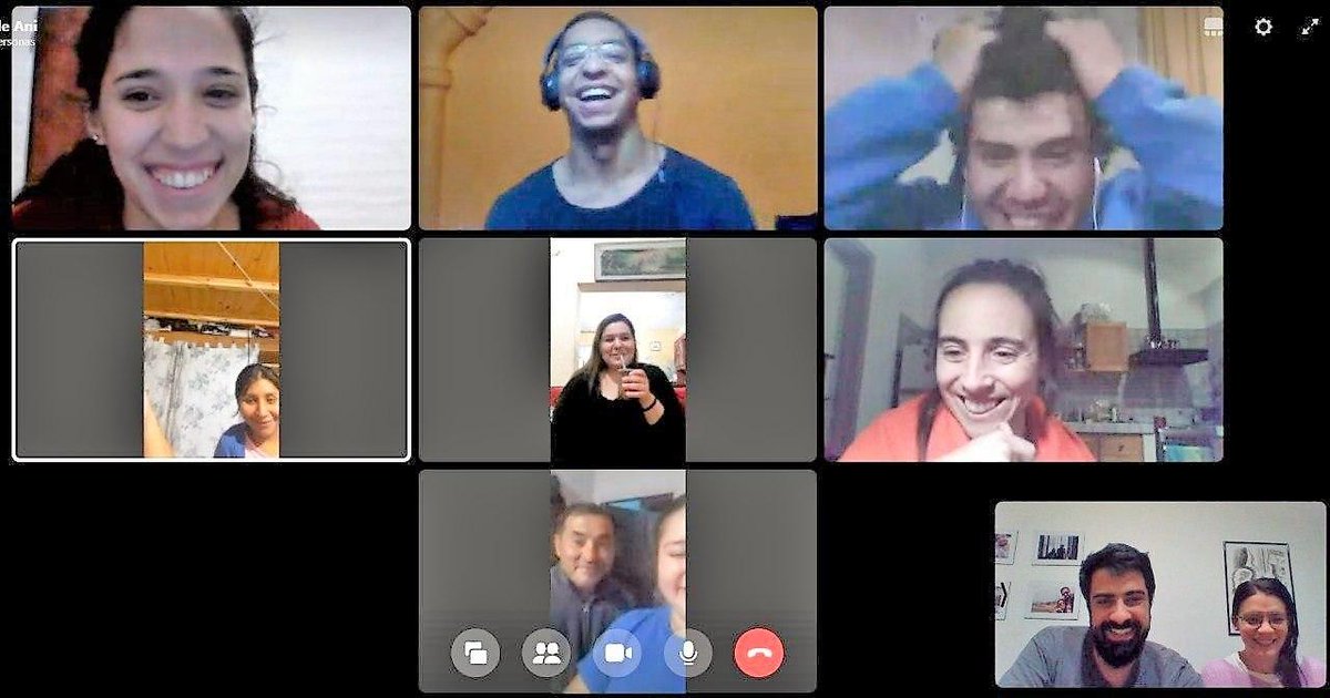 IngSinFronteras's tweet photo. En cuarentena,y desde casa, seguimos conectados con las comunidades. Encuentros con vecinos y vecinas del arroyo Las Piedraas. Conocé el proyecto acá: https://t.co/rkHfD0njD0
#desarrollocomunitario #fortalecimiento #isfar #cuarentena https://t.co/UxXeQ2OYMH