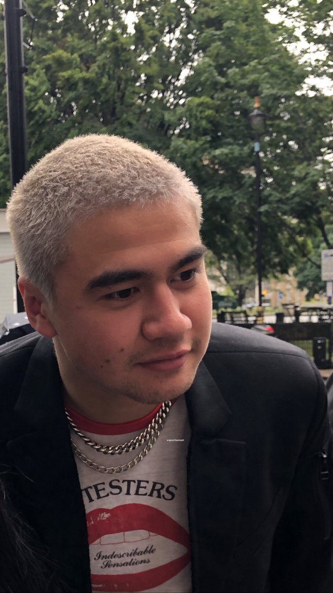 vaporhannah's tweet photo. here’s a photo i forgot i took of calum last year, enjoy to ur hearts content :) https://t.co/VFBNZ86c5k