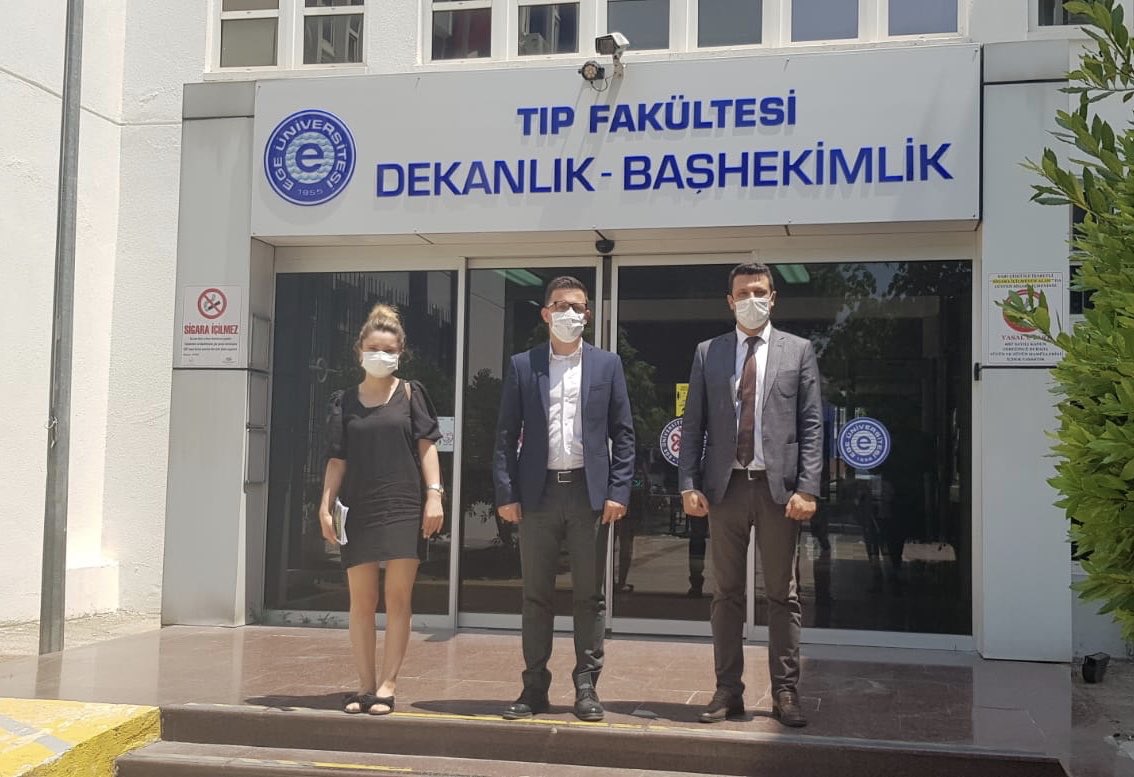 Bugün İzmir Ege Üniversitesi Hastanesi Başhekimi Prof.Dr.Tuncay Göksel’i makamında ziyaret ettik. Ülkemizdeki salgında verdikleri mücadele adına kendilerine ve tüm sağlık çalışanlarına teşekkürlerimizi sunduk. <a href="/DogaOkullari/">Doğa Koleji</a> <a href="/UniversiteEge/">Ege Üniversitesi</a> <a href="/serozeren/">Serhat Özeren</a> <a href="/AliRizaLule/">Ali Rıza Lüle</a> <a href="/KvancBarlas/">Kıvanç Barlas 🇹🇷</a>