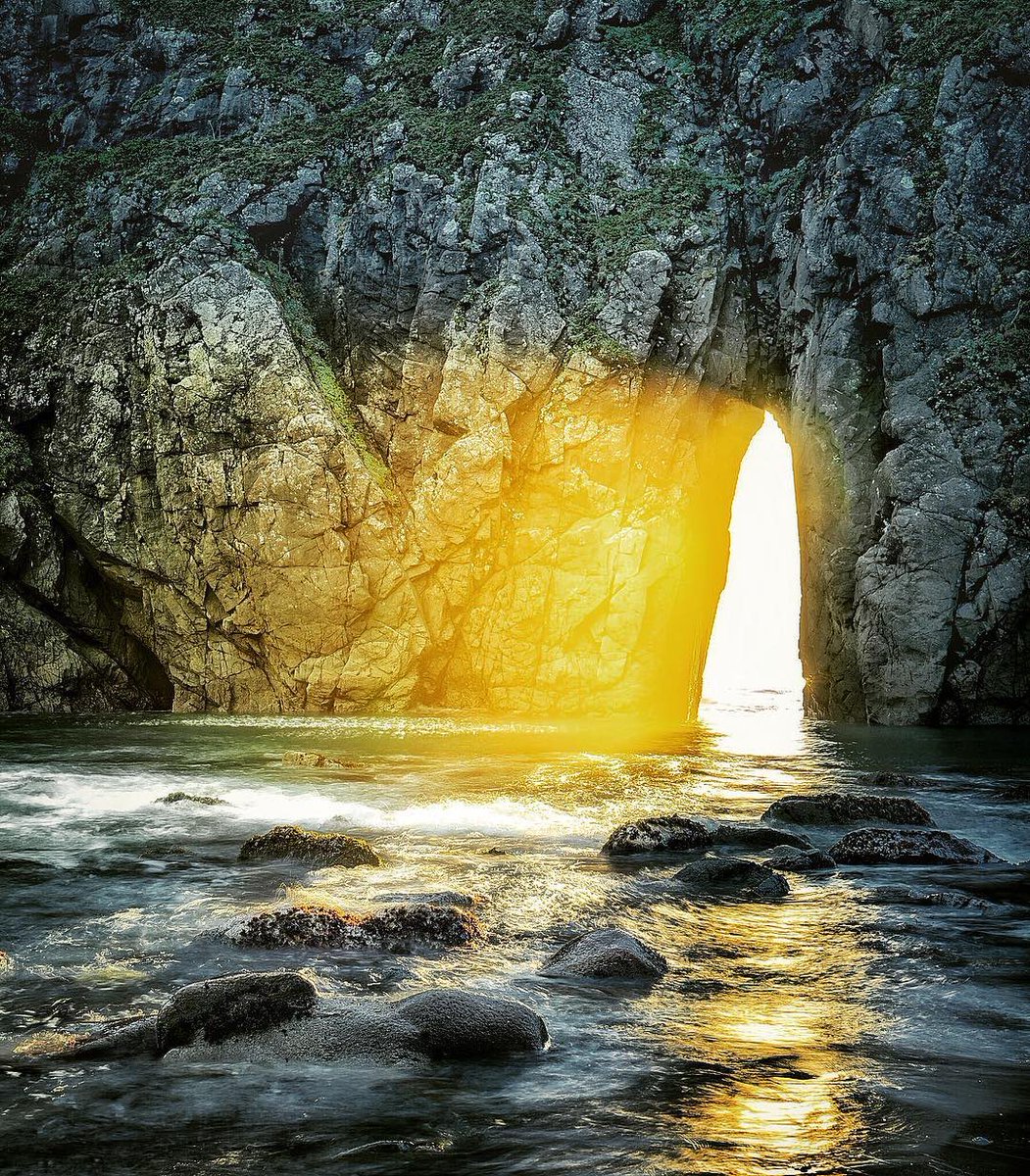 tracethetrail's tweet photo. Heaven’s Gate / Harris Beach State Park / Brookings, Oregon, USA

Photo Credit: Chris Fries / IG: friesframes

Photo Coordinates: 42.0658042,-124.3121715

Getting There: https://t.co/MrwGC6oIB3

#heavensgate #archrock #pnw #oregon #ocean #harrisbeach #earth #nature #sunset #hike https://t.co/2rFfKPBwf7