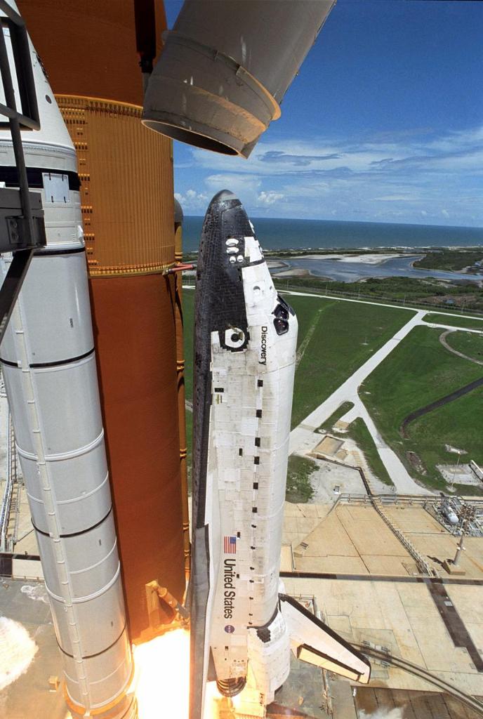 NASA_STI's tweet photo. This week's #STIFlashbackFriday is looking back to July 4, 2006 when Discovery became the first space shuttle to launch on Independence Day. ๐๐บ๐ธ Learn more about space shuttles on #NTRS! > https://t.co/NqkYSNw5HW https://t.co/N3LC4yC2JU