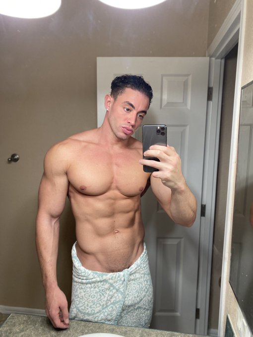 Either love me, or leave me alone.🖤🙏🏼 https://t.co/bPSJnS7kX6<a href="/tag/onlyfans"class="tags"><span>#onlyfans</span></a>