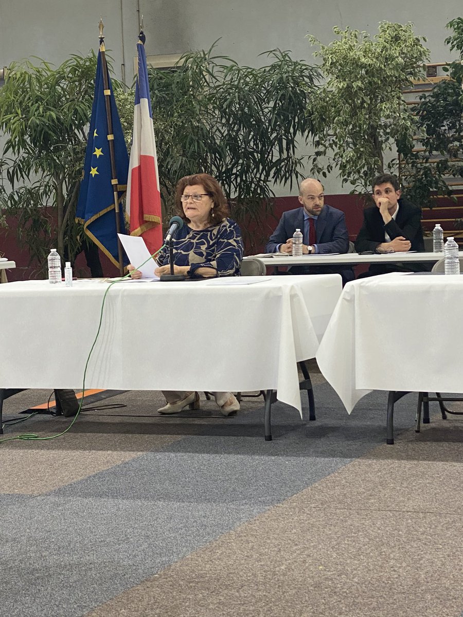 v_narbonnais's tweet photo. Ma collègue et amie Chantal Barthélémy-Ruiz préside la séance d’installation du Conseil municipal de #Colombes #CMColombes https://t.co/yeZ7zuEdZJ