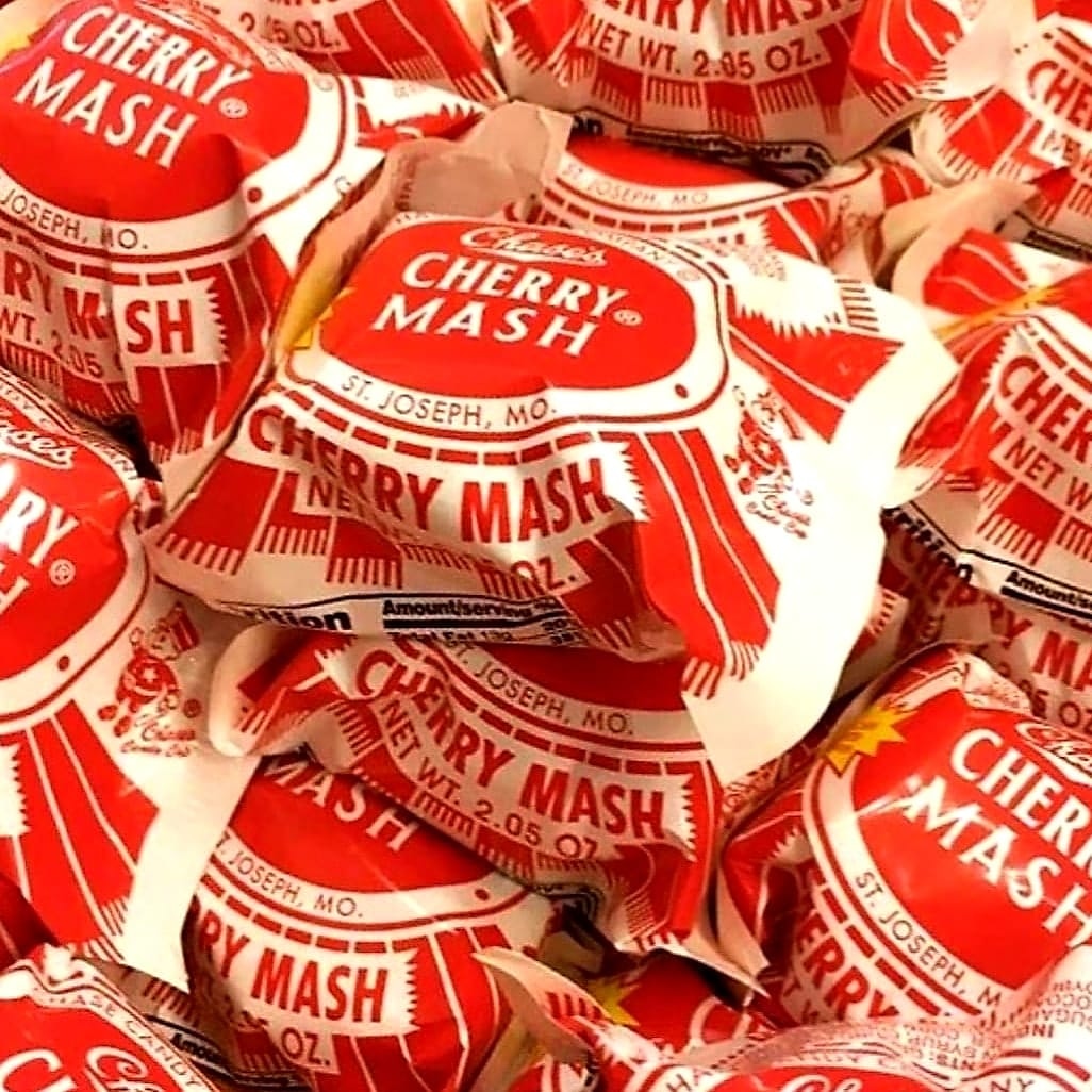 RocketFizz's tweet photo. Fun Fact Friday: Cherry Mash candy, invented in 1918 by Ernest Chase, was originally called Cherry Chase. 🍒⠀
⠀
#RocketFizz #funfact #cherrymash https://t.co/i5kvKHelrP
