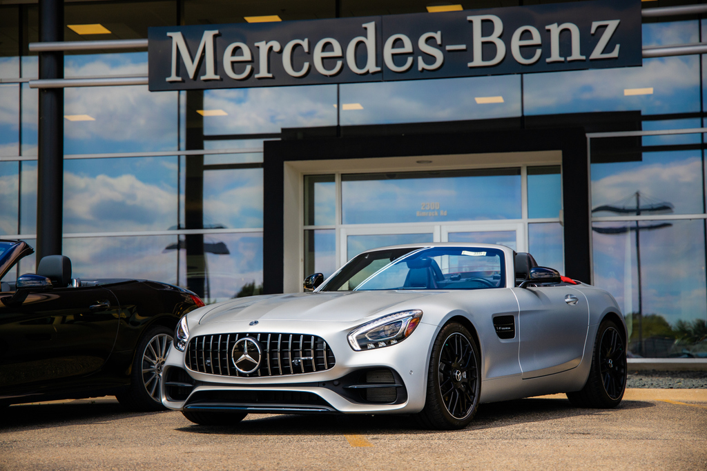 ZimbrickEuro's tweet photo. Nothing says summer like riding in a convertible. Let's take a look at the 2020 Mercedes convertible lineup.

In this video we will go over each Mercedes-Benz convertible option and help you decide which is right for you.

https://t.co/6DrZTa2gPF https://t.co/2a1ThHBIF1