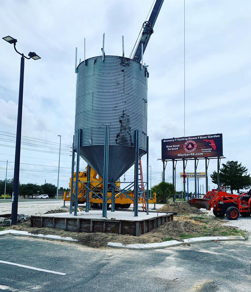 Marker48Brewing's tweet photo. It took us a year, but it's up!
This big grain silo is sure to turn some heads on Highway 50!
More grain = more beer!
Cheers!
#BigAssSilo #GrainSilo #HometownBrewery #CraftBeer #MoreGrainMoreBeer #HoppedInHernando #BrewedInBrooksville #FermentedInFloirda #BrewGoodDoGood https://t.co/JY9nF9TepV