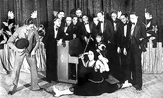 While listening to  #CabCalloway all day (nothing new), I *never* hear him w/o thinking of his sister  #BlancheCalloway, whom he'd often credit as the inspiration behind a lot of his performance style + 1st woman to lead an All-Male Orch, Blanche Calloway & Her Joy Boys. Know her.