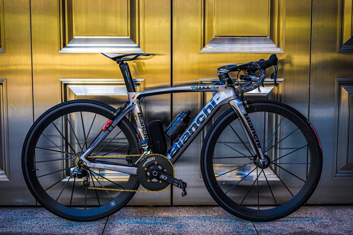 HAO_Tokyo's tweet photo. #ROADBIKE
#BIANCHI
#OLTREXR4
#TAVOLOZZA
#LIGHTWEIGHT
#SRAM
#REDetap
#axlightness https://t.co/UgvETdoZka