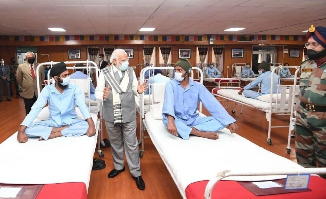pythoroshan's tweet photo. To paraphrase a certain 'journalist' -
Not in living memory have I ever seen a hospital ward filled with patients that had a projector &amp; screen at the end.

Not in living memory have I seen a ward with zero medical equipment available at any angle. https://t.co/dUFfOFvIB6