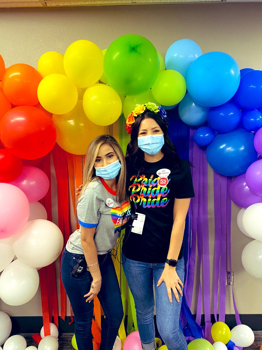 Esme_GZ's tweet photo. Pride day at T-0660 was a blast! Love my Target family 🏳️‍🌈❤️🎯 https://t.co/vD3rd3P77v