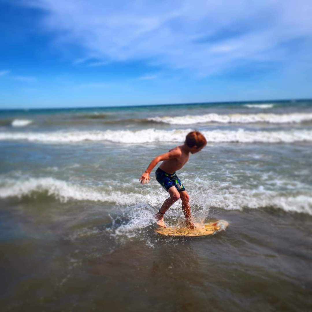 Gearing up for another day of Skimboarding tomorrow☀️🌊 Love watching this lad flow
#beachday #skimboarding #flow #flowstate #beachbum #cascadia #lakeontario #skimboard