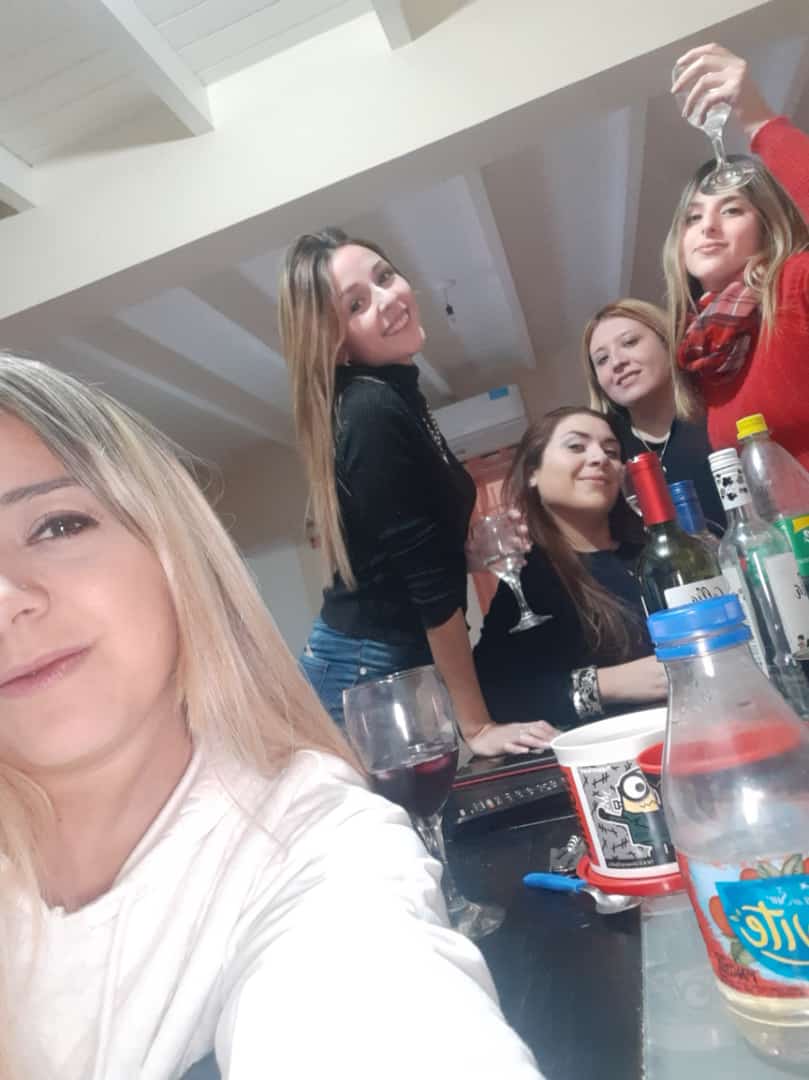 ChiniFabiana's tweet photo. Juntada con la banda 😍😍😍
Cena, vino, birra y más...que linda noche 🤗 https://t.co/C25Wbj3g0Y