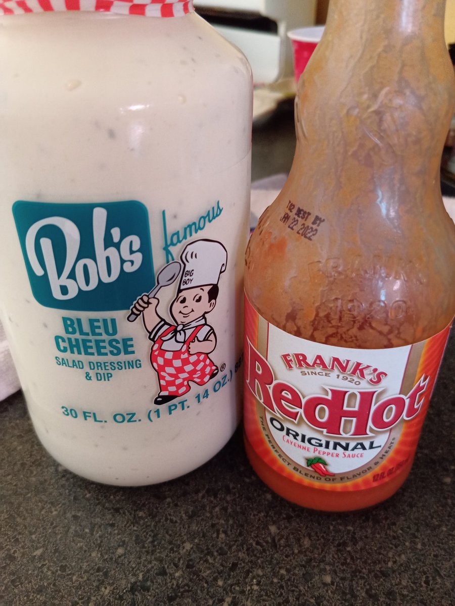epoehlman's tweet photo. @NicoleBeckwith Frank's Red Hot and Dip every once in a while Ranch Dressing or Bob's Bleu Cheese https://t.co/5Thomob1bS