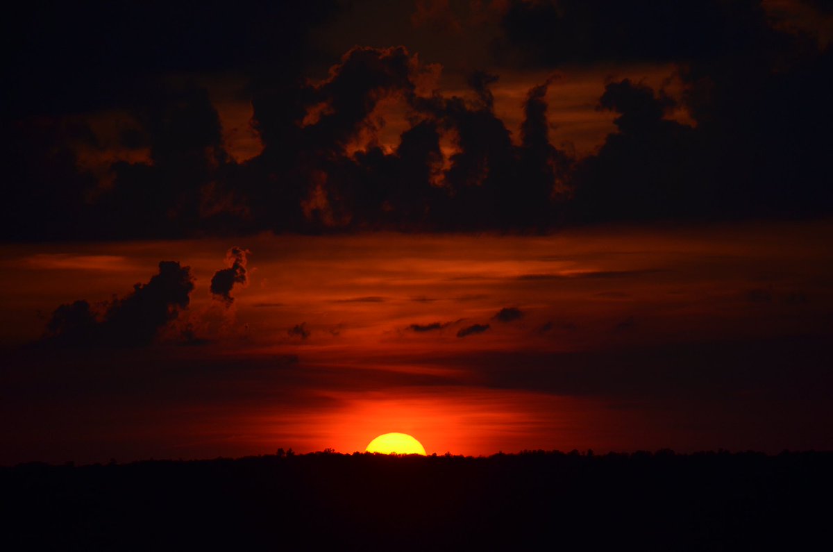GeesTweets's tweet photo. Sunset off Lookout Mtn #CloudlandGA #MentoneAL #saharadust @spann https://t.co/3Zu7W1Hgeh
