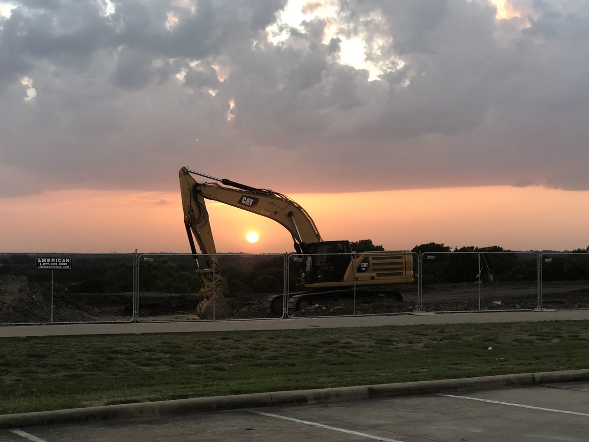lauramtodd14's tweet photo. Went for a run and watched the sun set over the future home of @BlueRidgeElem!!! So excited!!! https://t.co/uLweJmkTCl