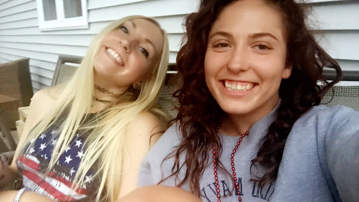 spaceysie's tweet photo. HBD to the hottest MILF of all time, my best friend @mandey_shrader 🥳so many birthdays spent together! Happy this is another one we get to celebrate with each other🥰🎊hope you’ve been enjoying your special day. Cheers to you &amp; for 26 treating you good 🥂I LOVE YOU SO MUCH💜🎈 https://t.co/pujMZByXXw