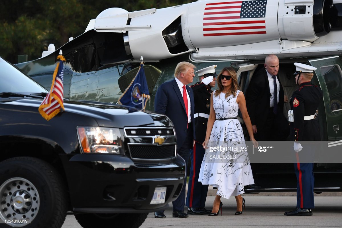 President Donald Trump and First Lady Melania Trump disembark from Marine One. Melania looks STUNNING in Alexander McQueen
#IndependenceDay