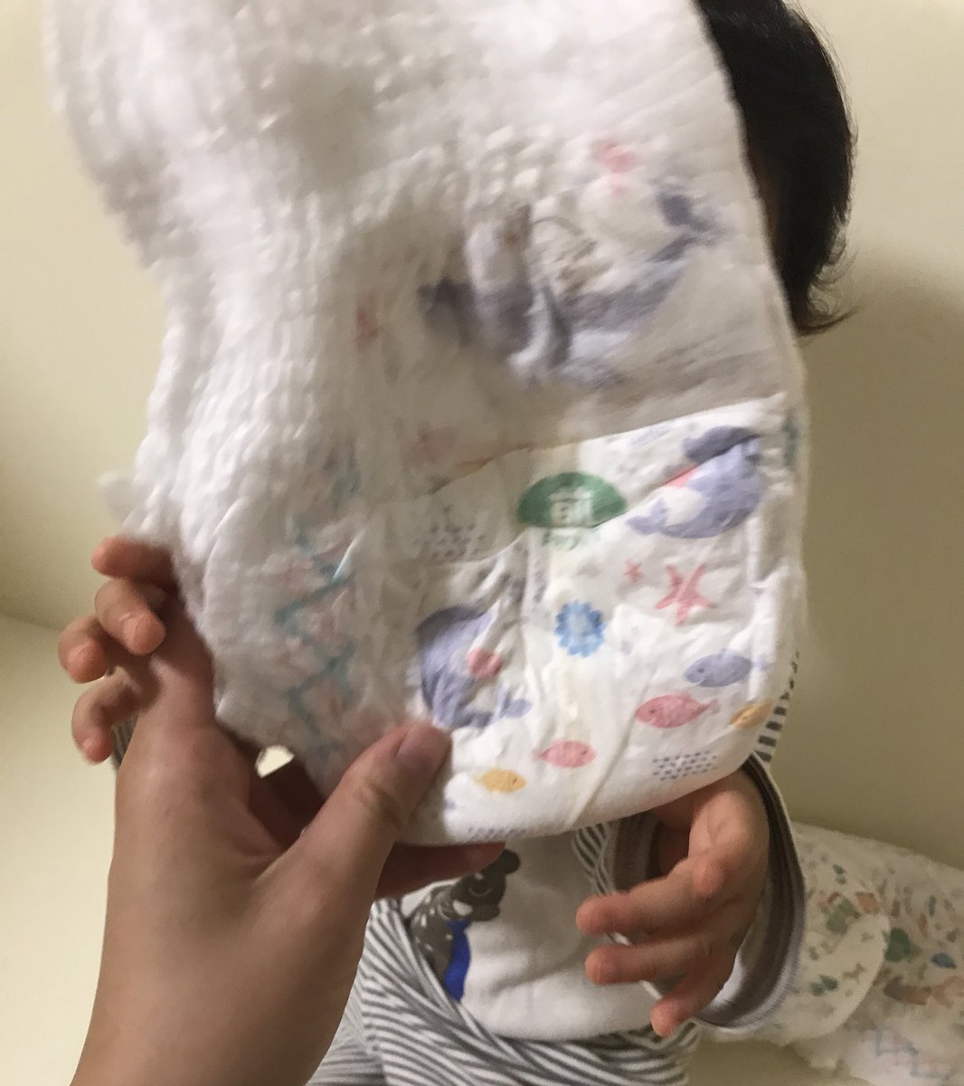 ぴのこ オムツがよく散乱します 笑 今日に蓋を取って ケースからおむつをとってポイポイ ムーニー は12キロまで行けるから我が子はまだまだ余裕あり Lサイズも大きめとは知らなかった ムーニーマンはmもlも大きめ 名入れギフト賞