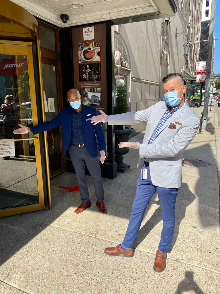 SideDoorCH's tweet photo. We are so happy our Lawry’s side is open, you can still enjoy all your Sidedoor favorites to-go. #Chicago #SidedoorChicago https://t.co/dT5u8SXNd0