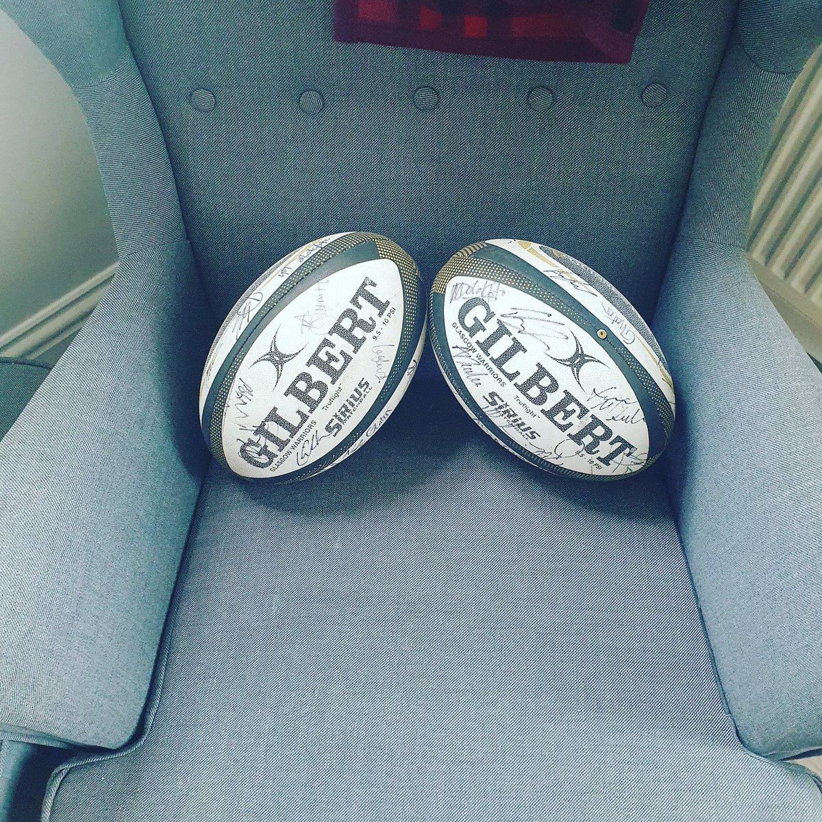 GGreid87's tweet photo. If you want a chance of winning one of these @GlasgowWarriors signed balls all you have to do is give @profinishings a follow and a share on Instagram, Facebook or twitter and I will pick a winner on Sunday the 5th of July. https://t.co/1Pqxqmw59E