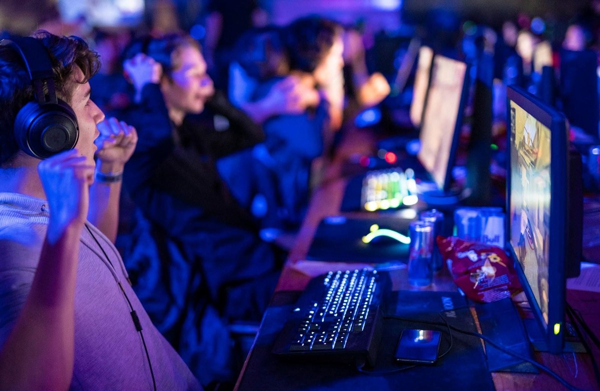 Tudi ti živiš za napete "clutch" trenutke? Doživi nov nivo pritiska - udeleži se katerega turnirjev in se poteguj za bogate denarne nagradne sklade na EPICENTER 21! Prijave so že odprte na bit.ly/3idZLyz!