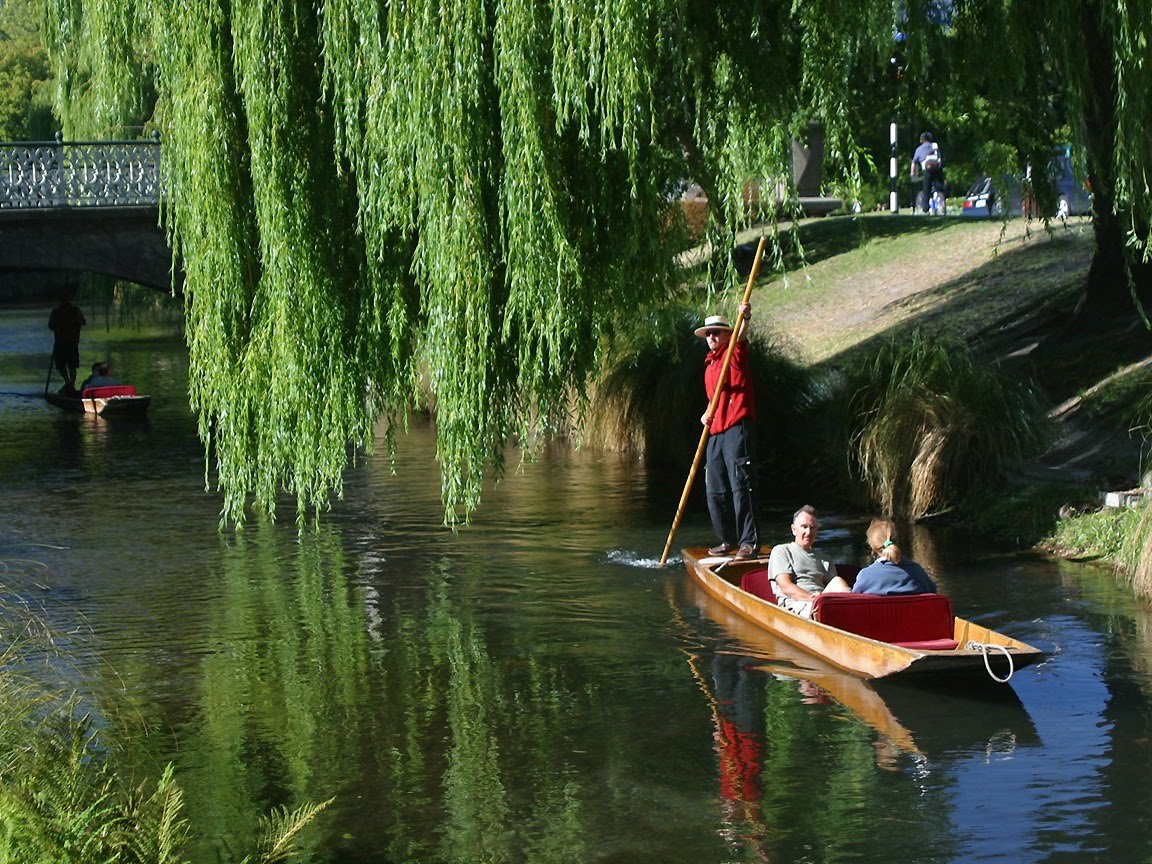 Oxford - Punting https://en.wikipedia.org/wiki/Punt_(boat)#Punting_in_Oxford