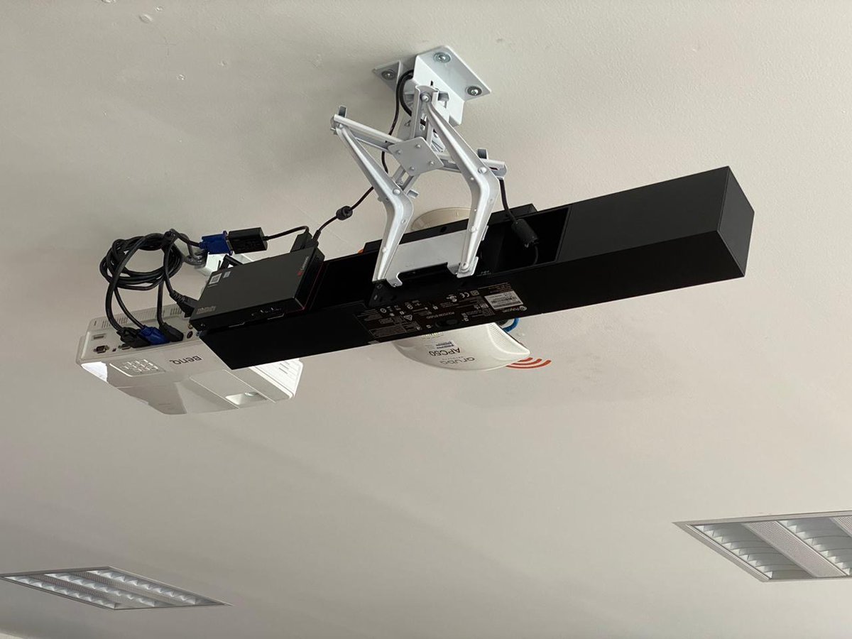 anahuacqro's tweet photo. Les compartimos los nuevos equipos de nuestras instalaciones. Son cámaras especializadas con inteligencia artificial, que te permitirán tener un acercamiento al salón de clases, como si estuvieras dentro de él. #NadaNosDetiene #SomosAnáhuac https://t.co/HfYjdsbx8X
