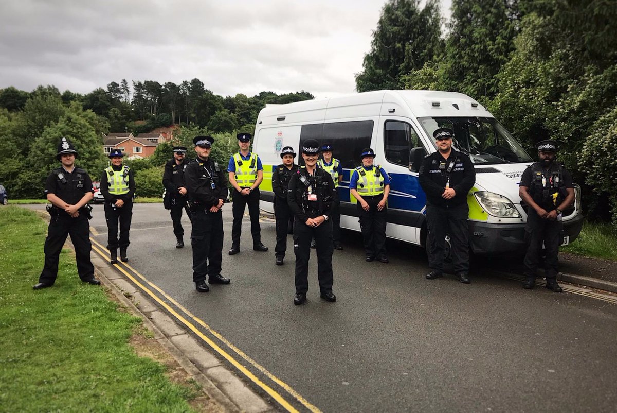 SStaffsPolice's tweet photo. Officers from your Neighbourhood Policing Team have been patrolling #Wombourne, #Himley, #LowerPenn, #Swindon, #Kinver & #Enville tonight. In locations you have told us there is anti social behaviour. Addressing your concerns. ๐๐ผโ๏ธ #OpCable #Shift2 https://t.co/D9NYEAVQEP