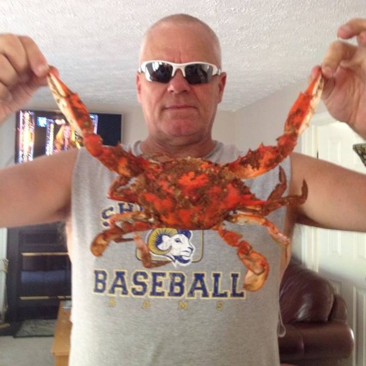 On the Grill and Smoker the next two days so decided to run out to Fairfax and grab a couple dozen Jumbo's at Captain Pells !