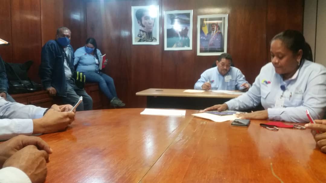 peralespsuv's tweet photo. Hoy #03Jul el sindicato de @VENALUM_CVG #Sutralum en reunión con el gerente de seguridad, se tocaron varios puntos de interés para los trabajadores en esa gerencia, y asi un buen cumplimiento de sus funciones @NicolasMaduro @eduardopiate2 @amarcanopsuv @TellecheaRuiz https://t.co/AWoUv08bRW