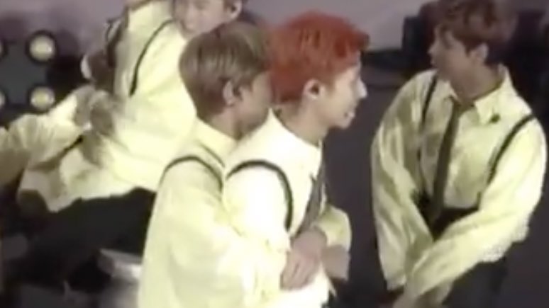 this thread was literally just renjun hugging jisung so for the end i offer u this crumb
