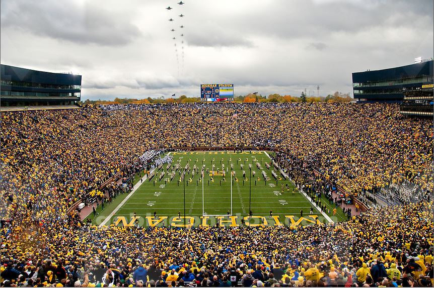 slsweitzer's tweet photo. @UMichAthletics @UMichFootball The gallery is missing my personal favorite--2009 game vs. Penn State, featuring F/A-18F Super Hornets from the VFA-154 Black Knights, including my @UMich alum brother @Felix22369. https://t.co/o3Xb3eYNAT