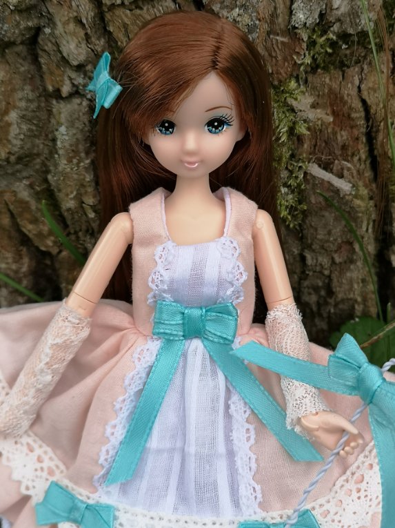 LadyLunaofLila1's tweet photo. #licca #liccafriend #obitsubody #marie #sewing #dollcrafts #dollclothes #handmade #lolita #lolitadolldress #littlebopeep Made a lolita dress for Licca friend Marie. The outfit is Little Bo Peep inspired 😄 https://t.co/GmYimEVvhm