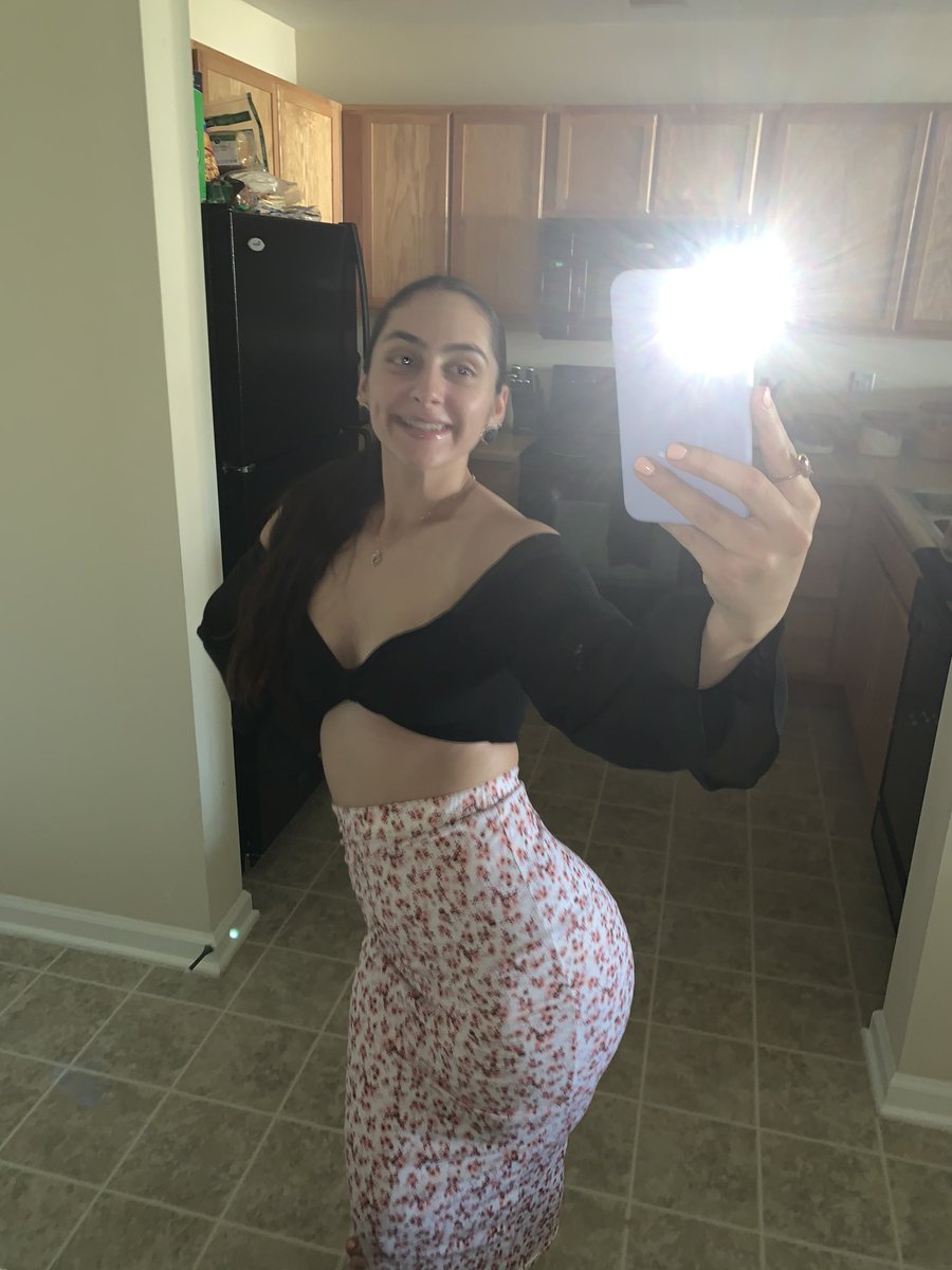 xonules's tweet photo. Momma rhe🌸💗 https://t.co/RY8PAjBe17