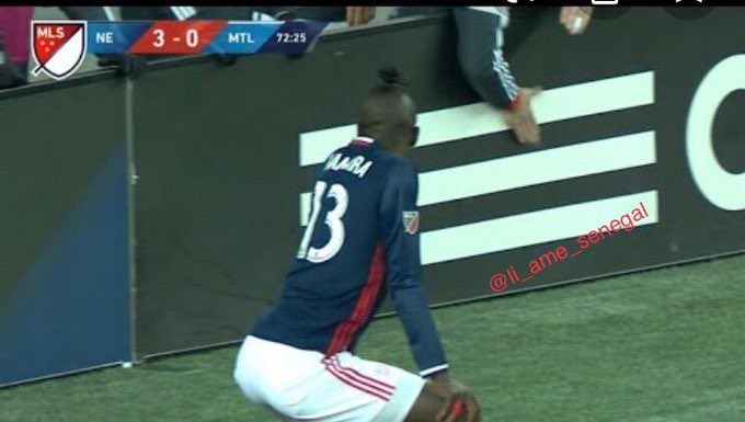 BabyIzone's tweet photo. Nan lide poum montre seri bel ridiculous m chwazi komanse nan #MLS la ap foto si la kotew k we tres bien yon neg kap byen #djake 
Kenbe sa nan men nou 😂😂😂 https://t.co/JzNSR1p29x