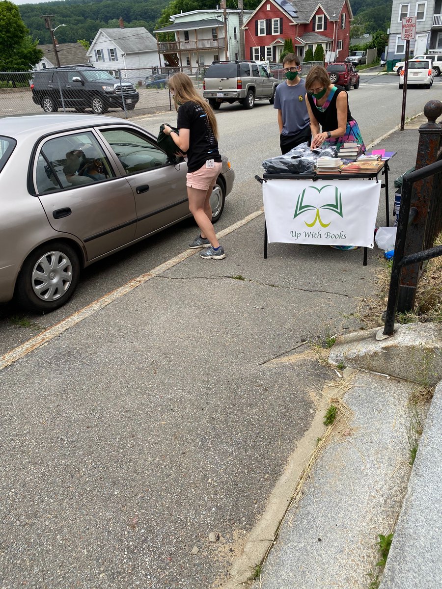 UpWithBooksOrg's tweet photo. Glad to be back with our friends with the Saint Vincent de Paul Society! We brought in our #EverySummerHasAStory book bags that were handed out today as well as some that will be sent out with the society's Christmas in July program!
#UpWithBooks #summer2020 #readers #kidsread https://t.co/jHADBhw03y