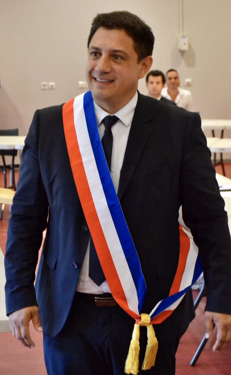 C’est avec beaucoup d’émotion et une très grande fierté que j’ai revêtu ce soir l’écharpe de maire de Villeneuve-sur-Lot.
Je remercie bien évidemment encore une fois les Villeneuvoises et les Villeneuvois pour la confiance qu’ils nous ont témoignée dimanche dernier.