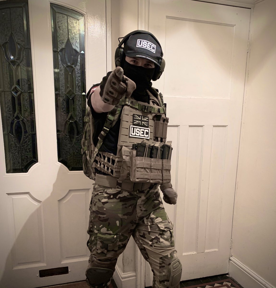 DanExert's tweet photo. Your PMC needs YOU! First test-fit of around 75% of the cosplay gear, front plate is sitting low so will need adjusting, Berkut feels good and the pants are comfy af! Wish we got issues these in 2011 😂 looking forward to showing off the rest 😎 @bstategames #EscapeFromTarkov https://t.co/GGTtvfvFWg