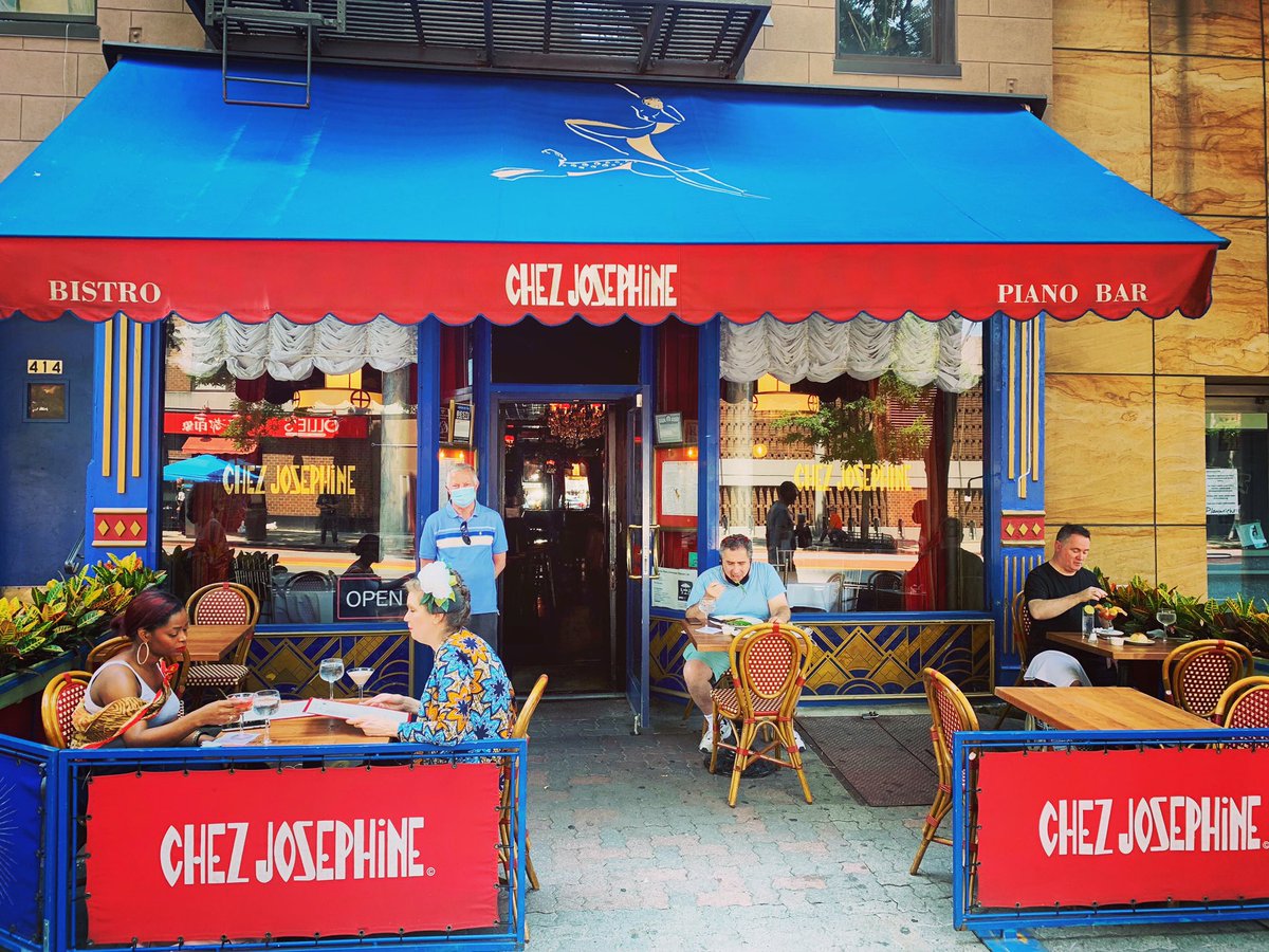 Cheers to the holiday weekend!🥂Join is for lunch or dinner on the terrace. Already have plans? Order your meal to go! 🍽