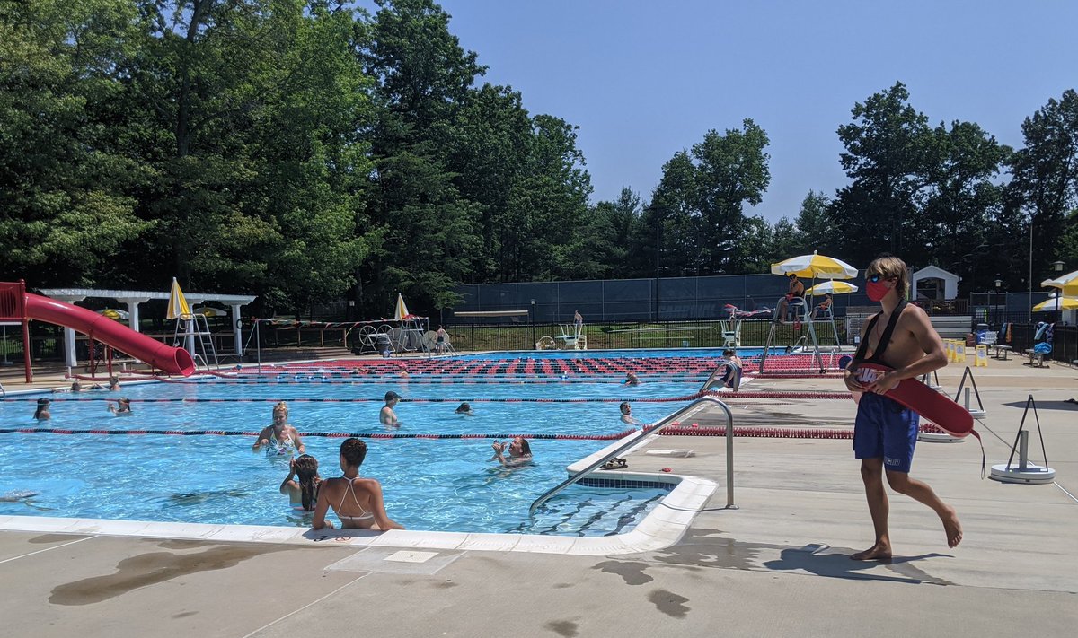 AnnieDesmarais7's tweet photo. Beautiful sunny day to start the holiday weekend! Thanks to all the awesome @CrystalAquatics guards for keeping the pools safe and clean so everyone can #enjoythepool this weekend https://t.co/1mTgSBcfAT