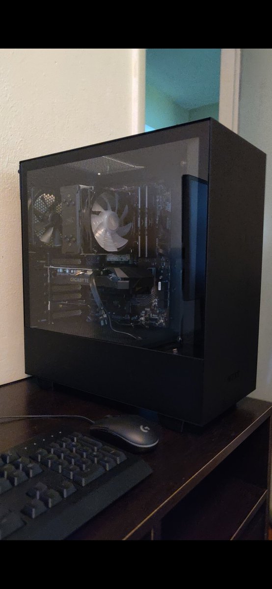 lolitsjmart's tweet photo. Finally got my PC, isn't she beautiful? ❤️ #NZXT https://t.co/84QQ6w4x6i