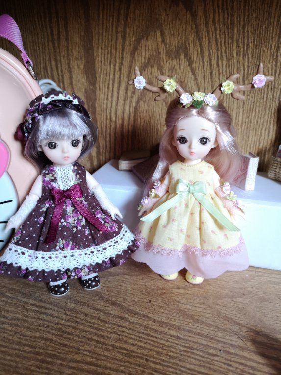 LadyLunaofLila1's tweet photo. #jointeddoll #babydoll #dollcrafts #dollclothes #sewing #handmade #lolita #lolitadolldress Two sweet little dolls with realistic eyes. They are 15cm tall. Antique Rose dress and Water Lily Faun, my life partner thinks of Lily as a Dryad lol 😁 https://t.co/XBXwcay9ck