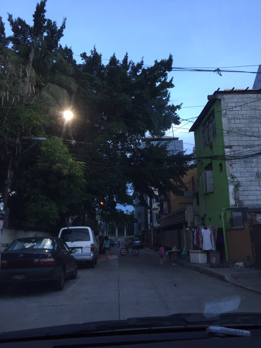 swoosh03's tweet photo. @DENROfficial paano po mag request na pa bawasan ng sanga? ang sabi po ng brgy socorro qc namin kayo raw po ang ggwa. https://t.co/AAkZWctzDJ