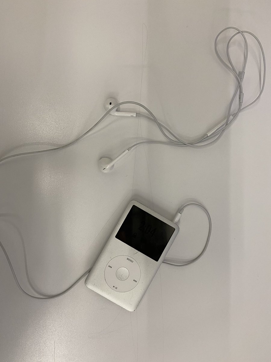 brett_lemke's tweet photo. Got the first batch of parts to@bring this sucker back to life! Still waiting on my #iFlash adapter and a bunch of tools, plus a battery that isn’t filled with sadness. https://t.co/ePa3w9PyPP