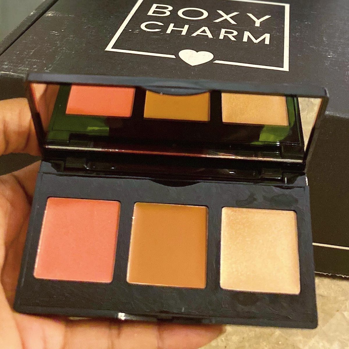 sophiawnoronha's tweet photo. I unboxed my June @boxycharm finally!!! It’s on my IG page sophiarsvp #boxyoasis #boxycharm #unboxing https://t.co/5lHlc9zmcj