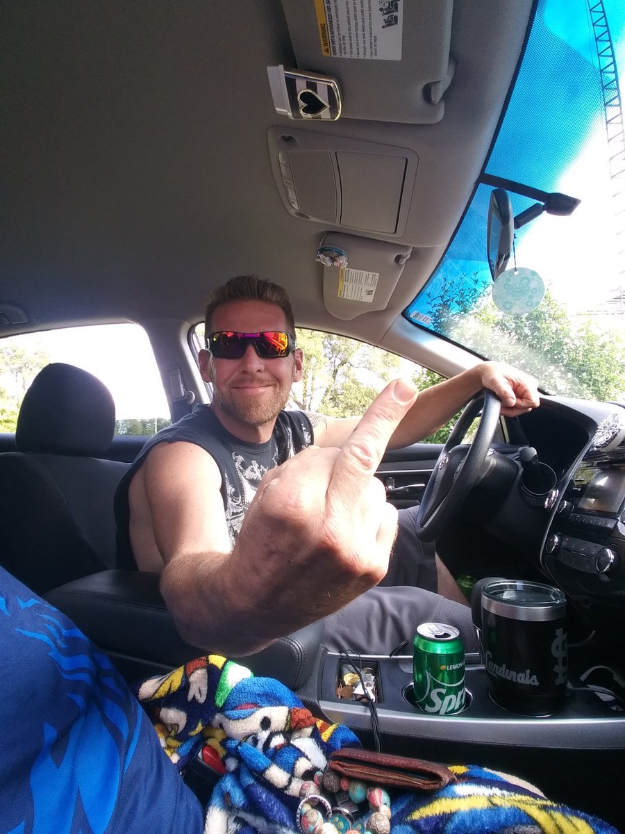 JFeRg52's tweet image. #InCaseYouMissedIt #FlipOffFriday #ImNotDriving #Parked #Smile #Hashtag