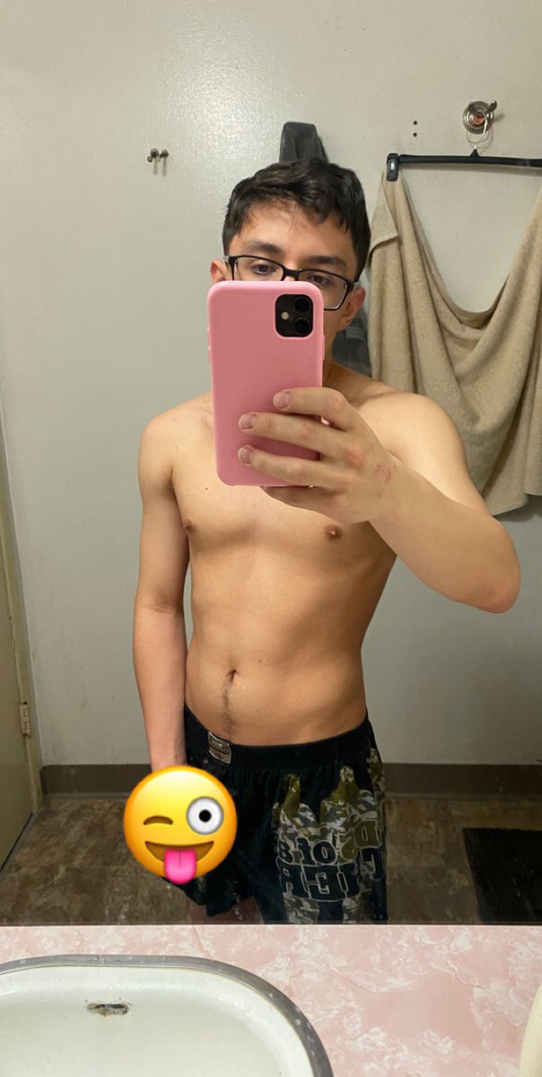 FiveFootTwoKing's tweet photo. OnlyFans Newbie 🥰 Subscribe for free 🥰 #Onlyfans 
https://t.co/sqeXxy2frN https://t.co/m96khqaE9W